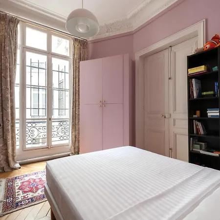 Rue De L'universite Iii By Onefinestay Paris