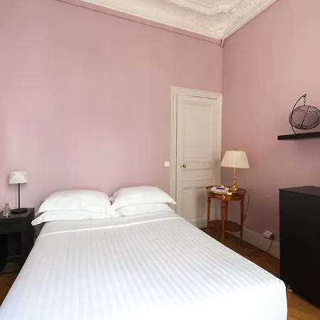 Apartmán Rue De L'universite Iii By Onefinestay Paříž